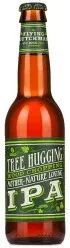 Bruin bier flesje met felgroen label vol tekst – Tree Hugging IPA is een natuurvriendelijk bier voor echte hopliefhebbers.