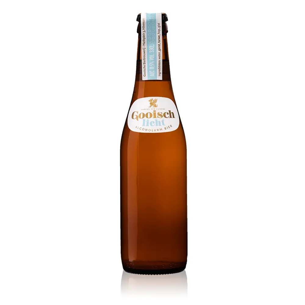 Gooisch Licht bier – alcoholarm blond bier in slanke bruine bier fles met witte halsband en elegant etiket met gouden logo.