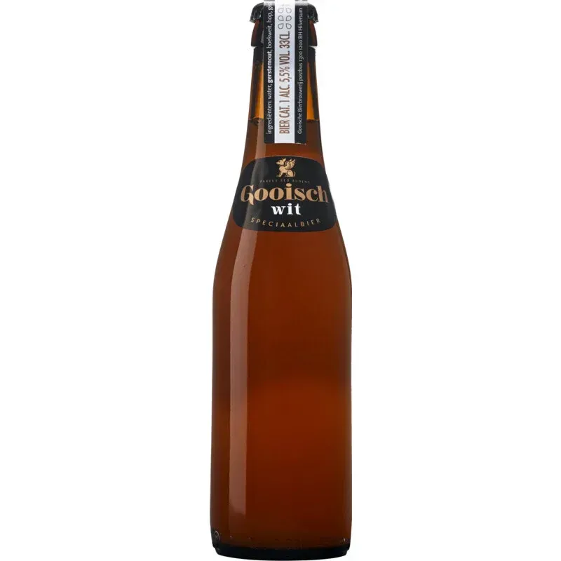 Slanke fles van Gooisch Wit bier met zwart en goud etiket. Elegant speciaalbier van 5,5%. Helder en doordrinkbaar bier.