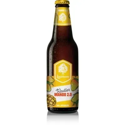 Lindeboom Radler bier Mango 2.0 fles met gele vruchten en etiket, verfrissend mango bier met fruitige twist.