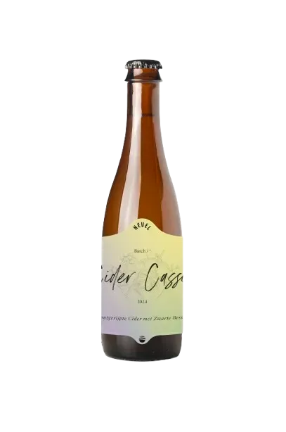 Nevel Cider Cassis 2024 fles van 33cl, vatgerijpte cider met zwarte bessen, beige etiket met zwarte tekst