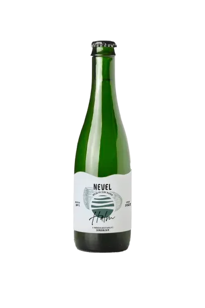 Groene fles Nevel Halm bier, een wild vergist speciaalbier met wit etiket en abstracte tekening in natuurtinten.