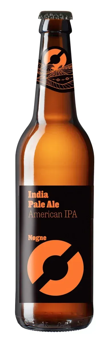 Bruine fles India Pale Ale bier van Nøgne Ø met zwart-oranje etiket, krachtige American IPA bier met uitgesproken bierstijl.