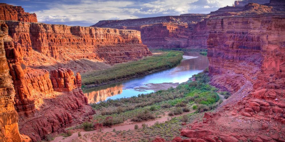 There is a river in the middle of a canyon.