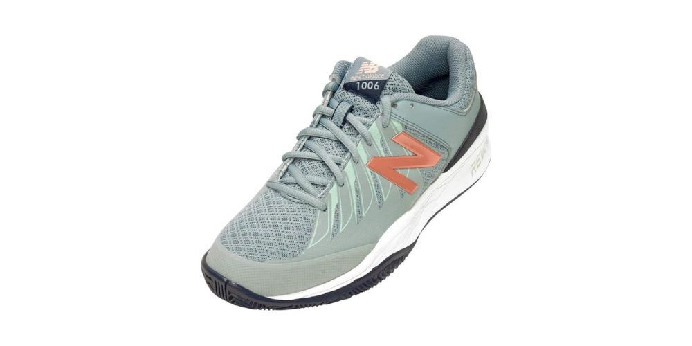 tennis shoes by new balance