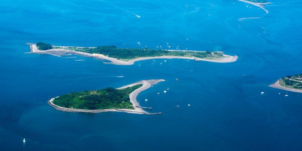 An aerial view of two small islands in the middle of the ocean.