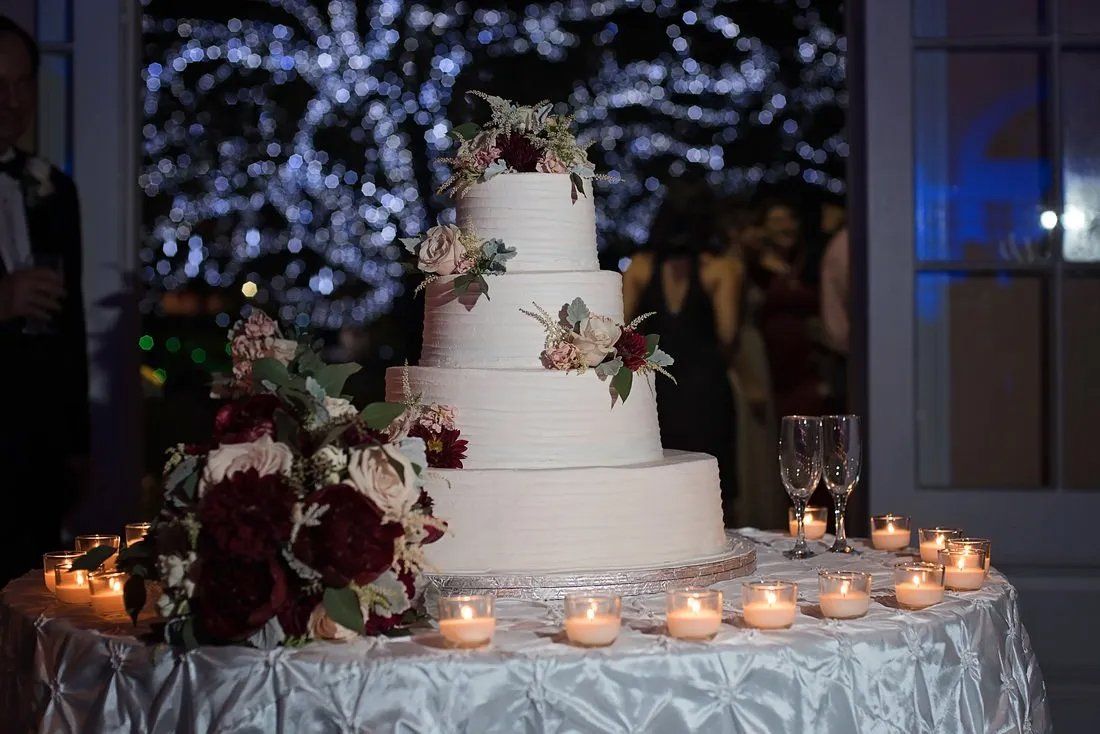 Wedding cake with red flowers design