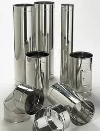 Componenti per canne fumarie in acciaio inossidabile: tratti rettilinei, gomiti e raccordi.