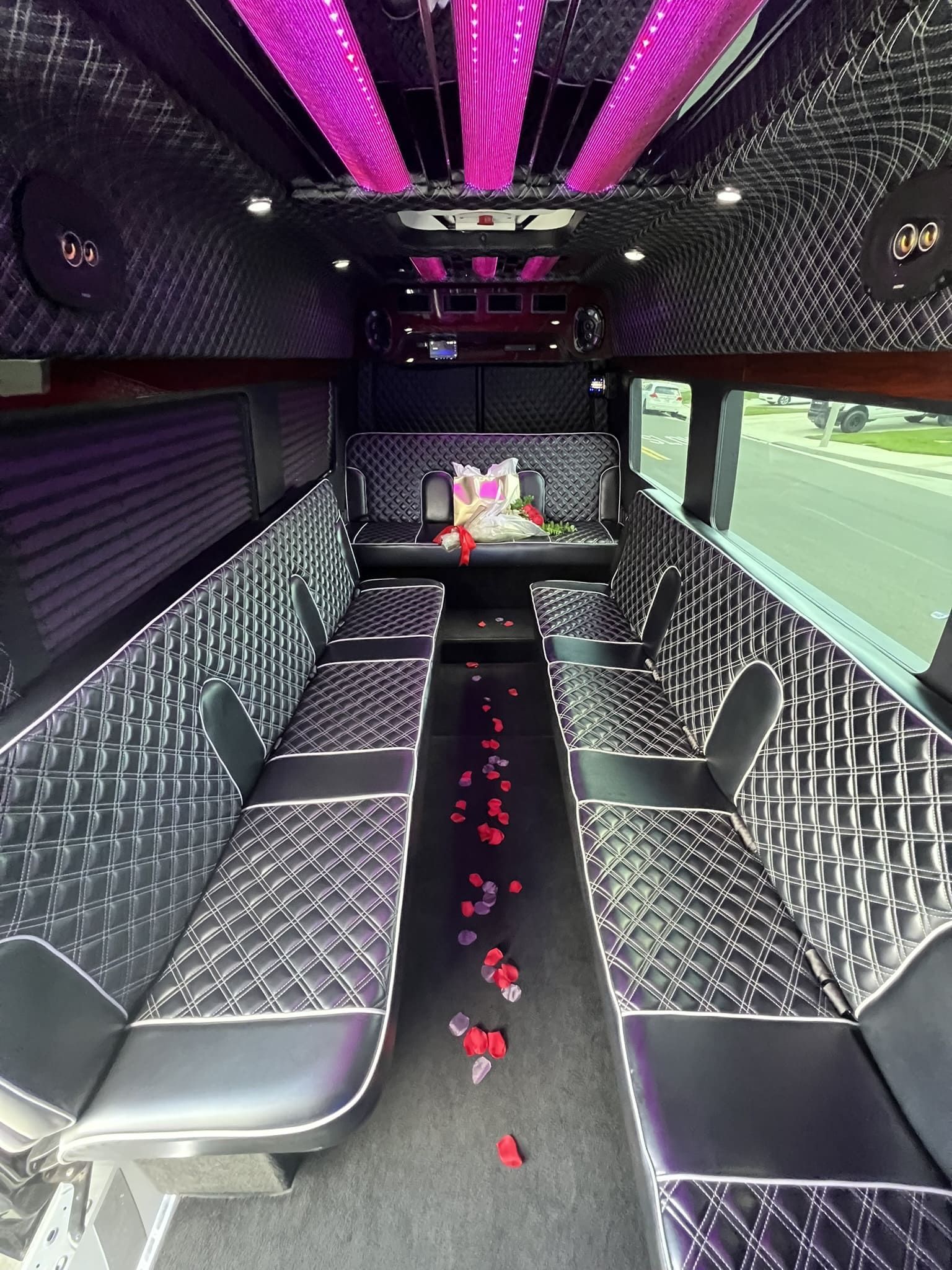 Photo Gallery | Luxury Limo Services for Wedd
ings, Wine Tours, Special