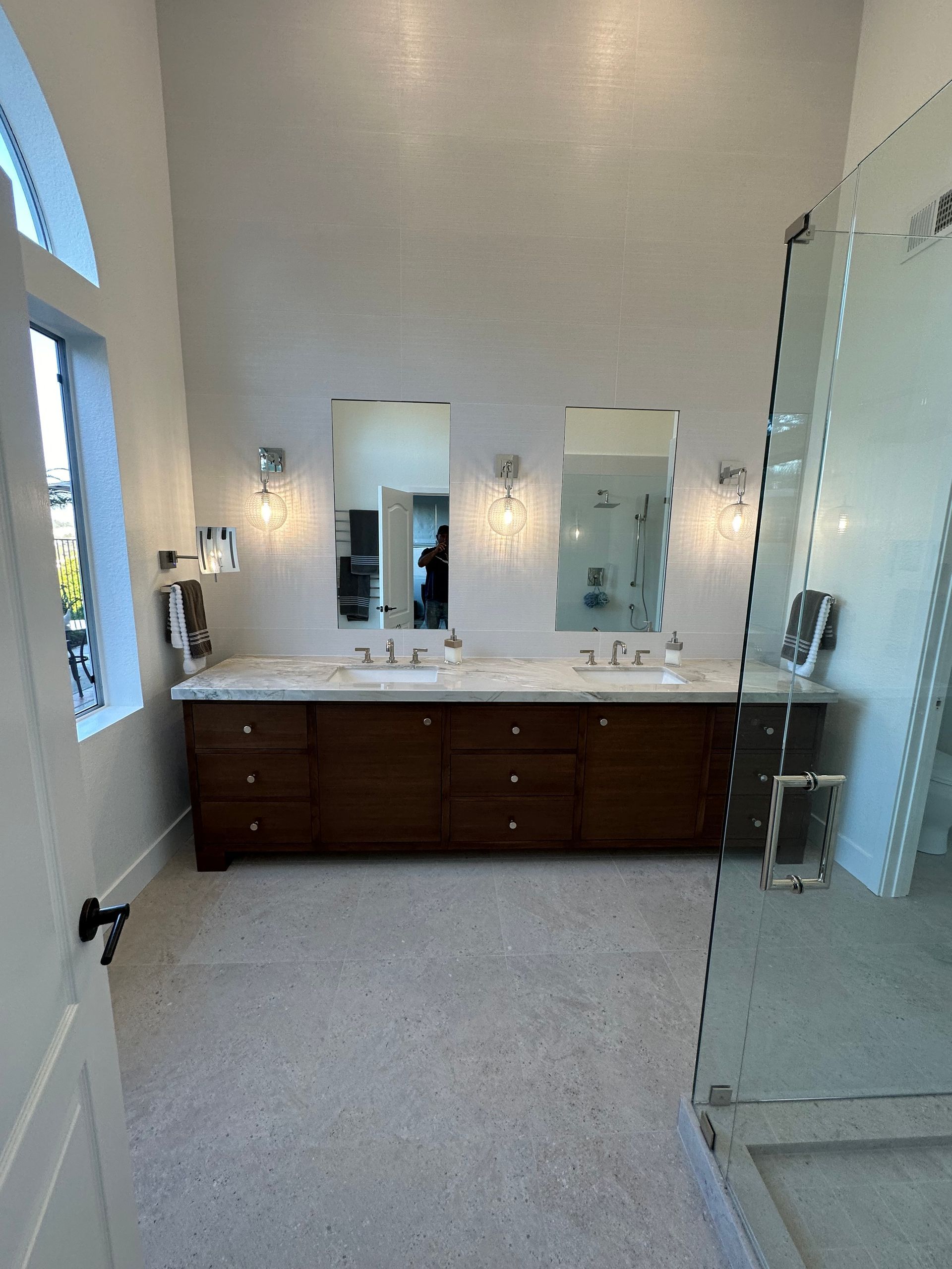 A bathroom with two sinks and two mirrors