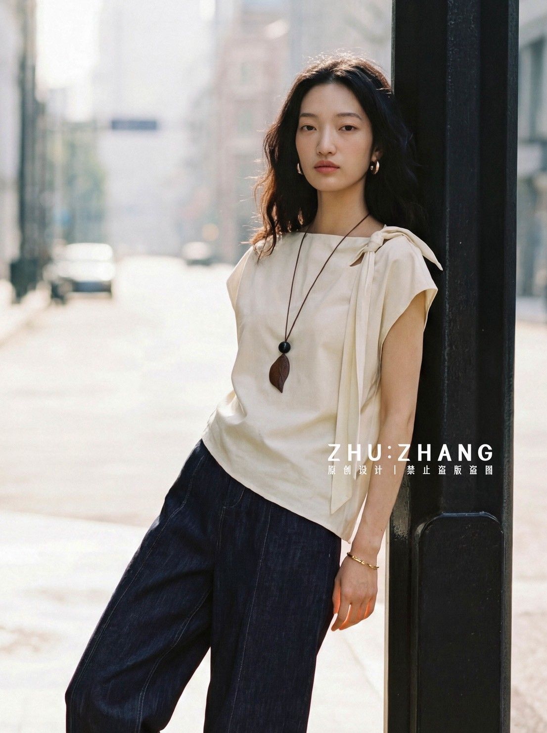 B087 單肩打結流線感上衣