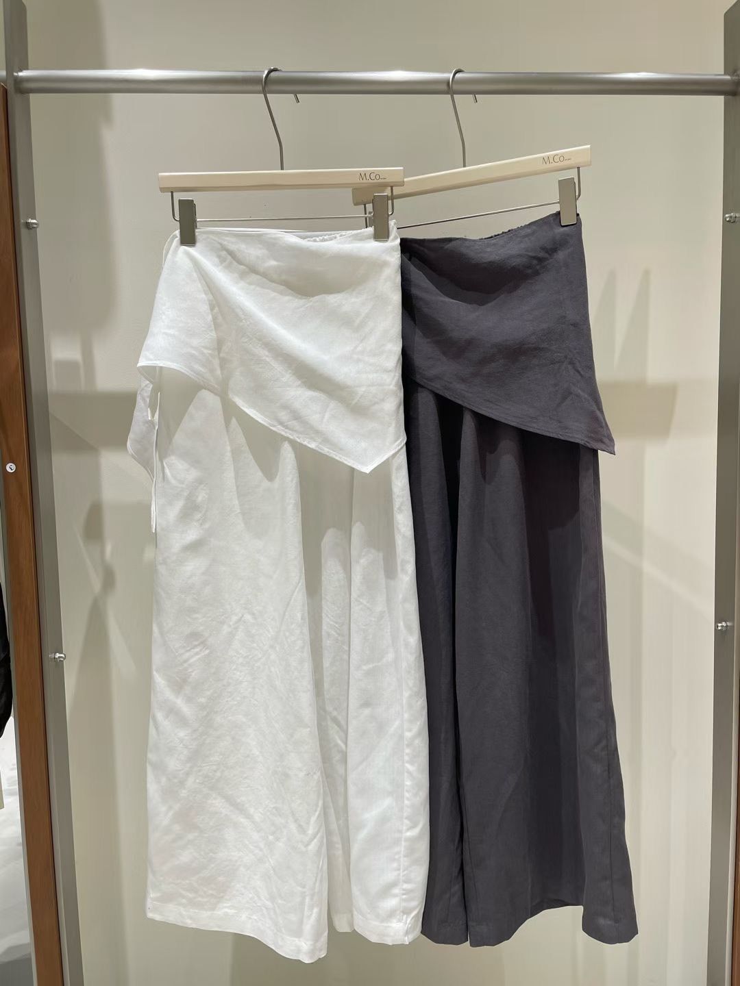 A035 疊穿設計寬褲（後鬆緊)