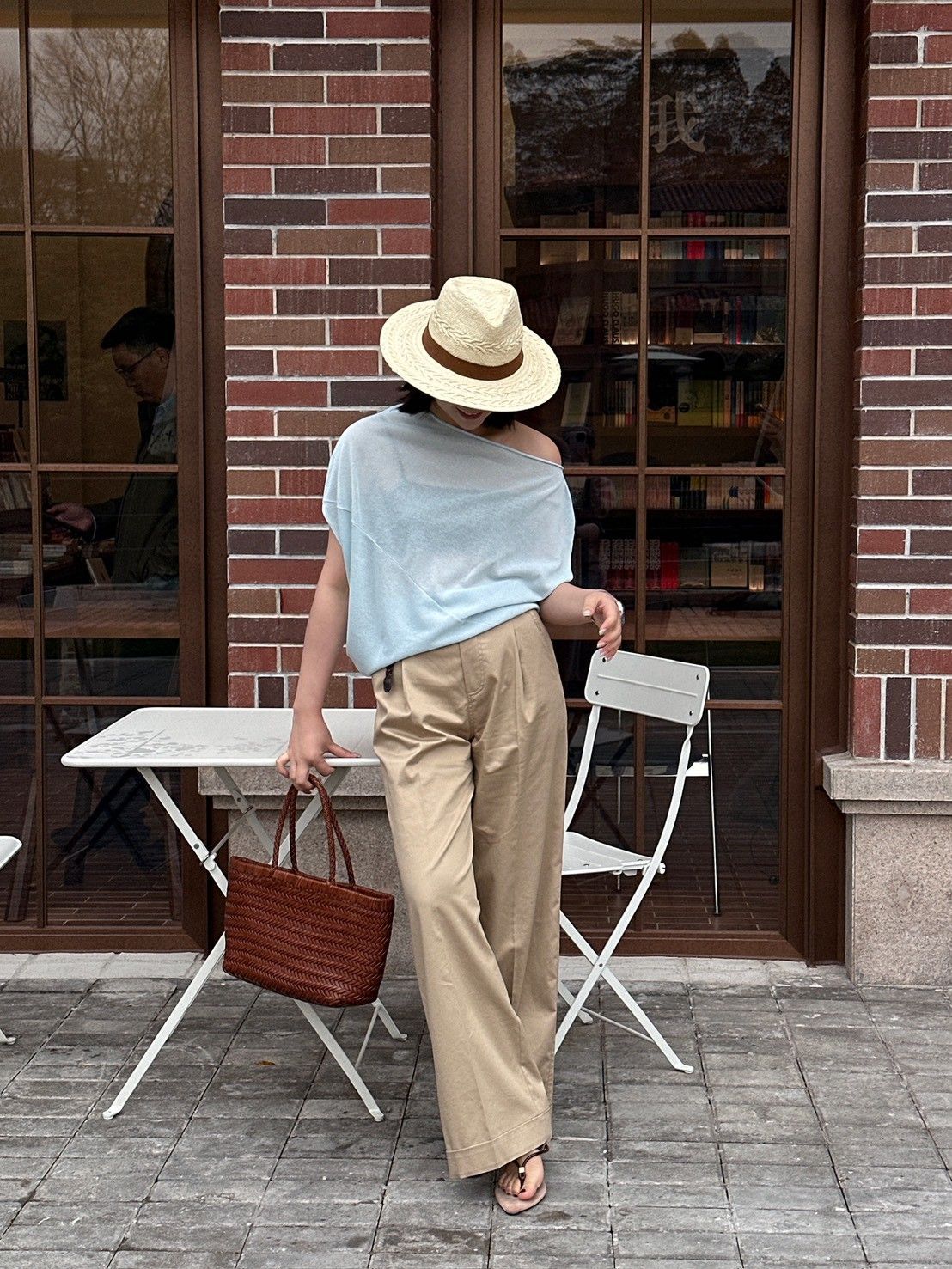 E001 不對稱斜肩上衣