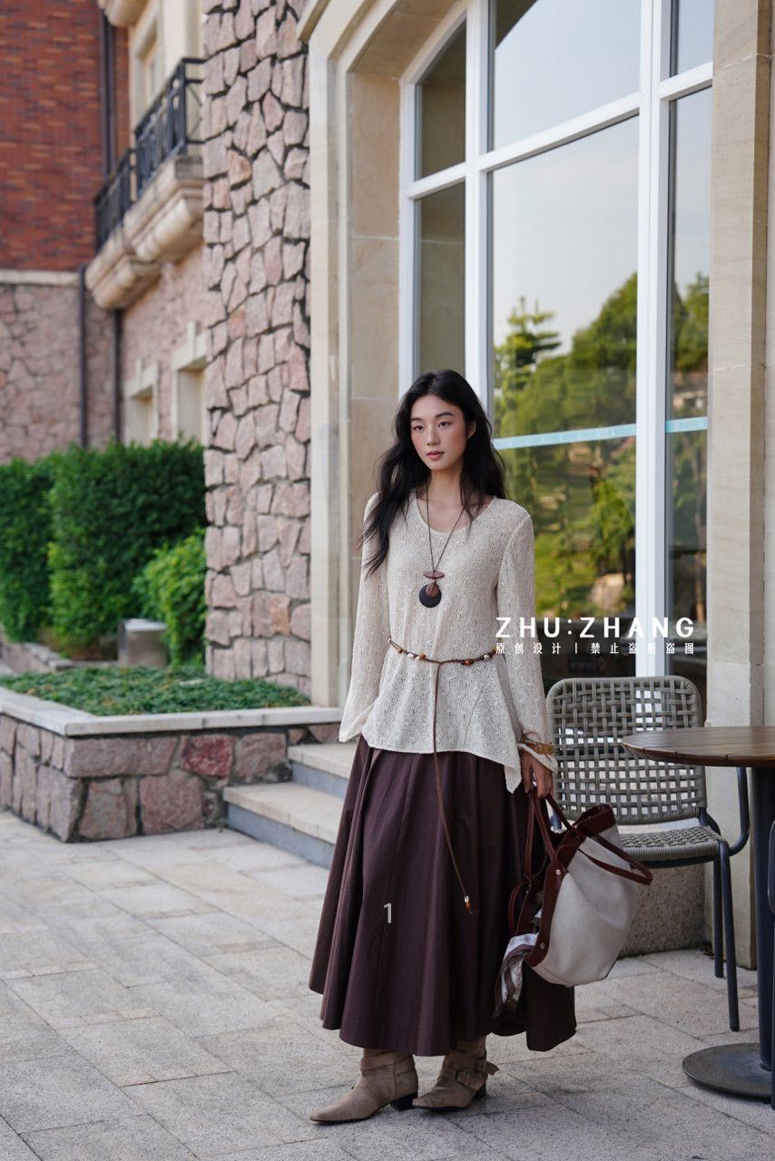 B070 設計感鏤空針織上衣（附腰鍊)