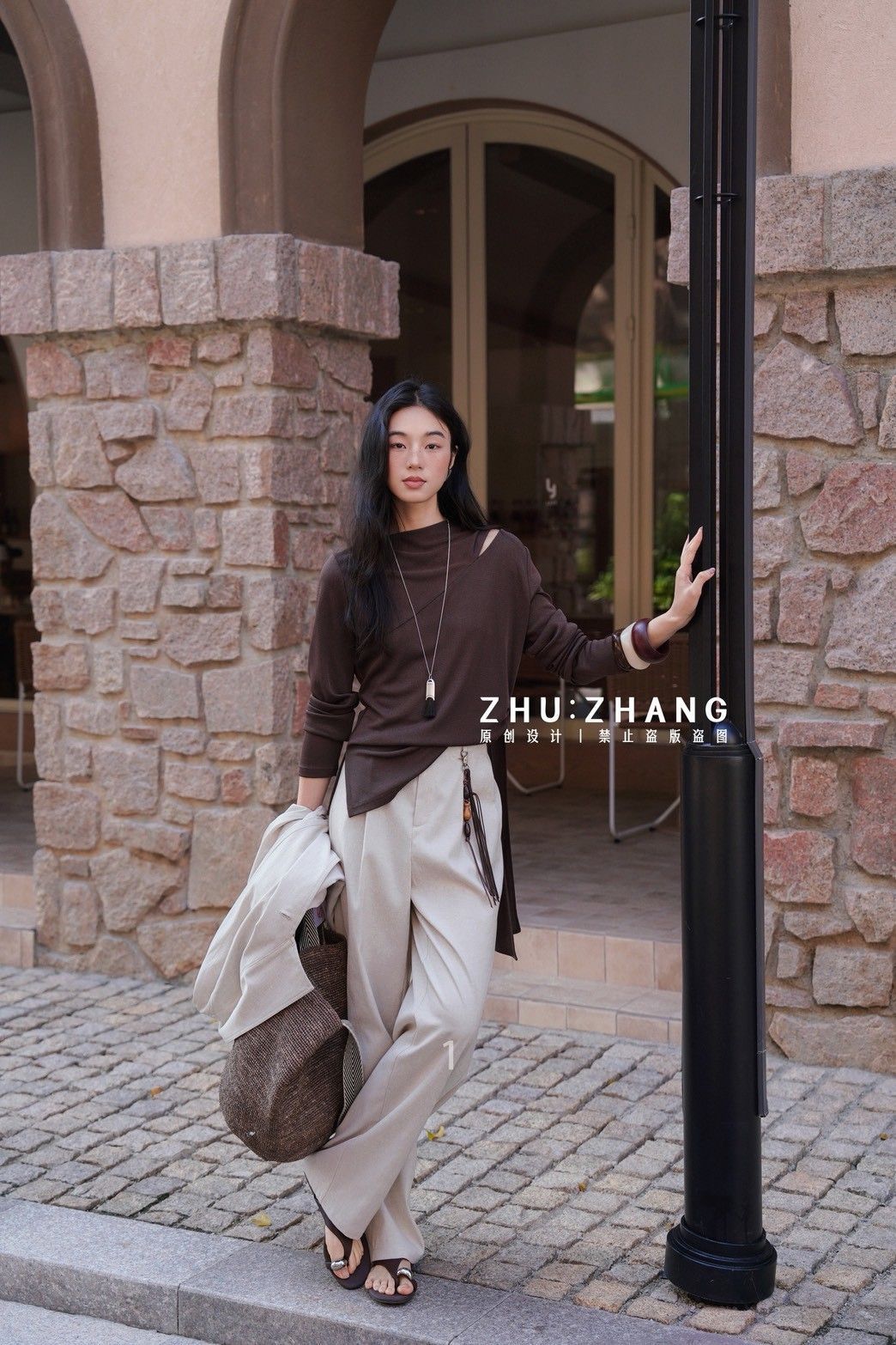 B076 不對稱設計上衣