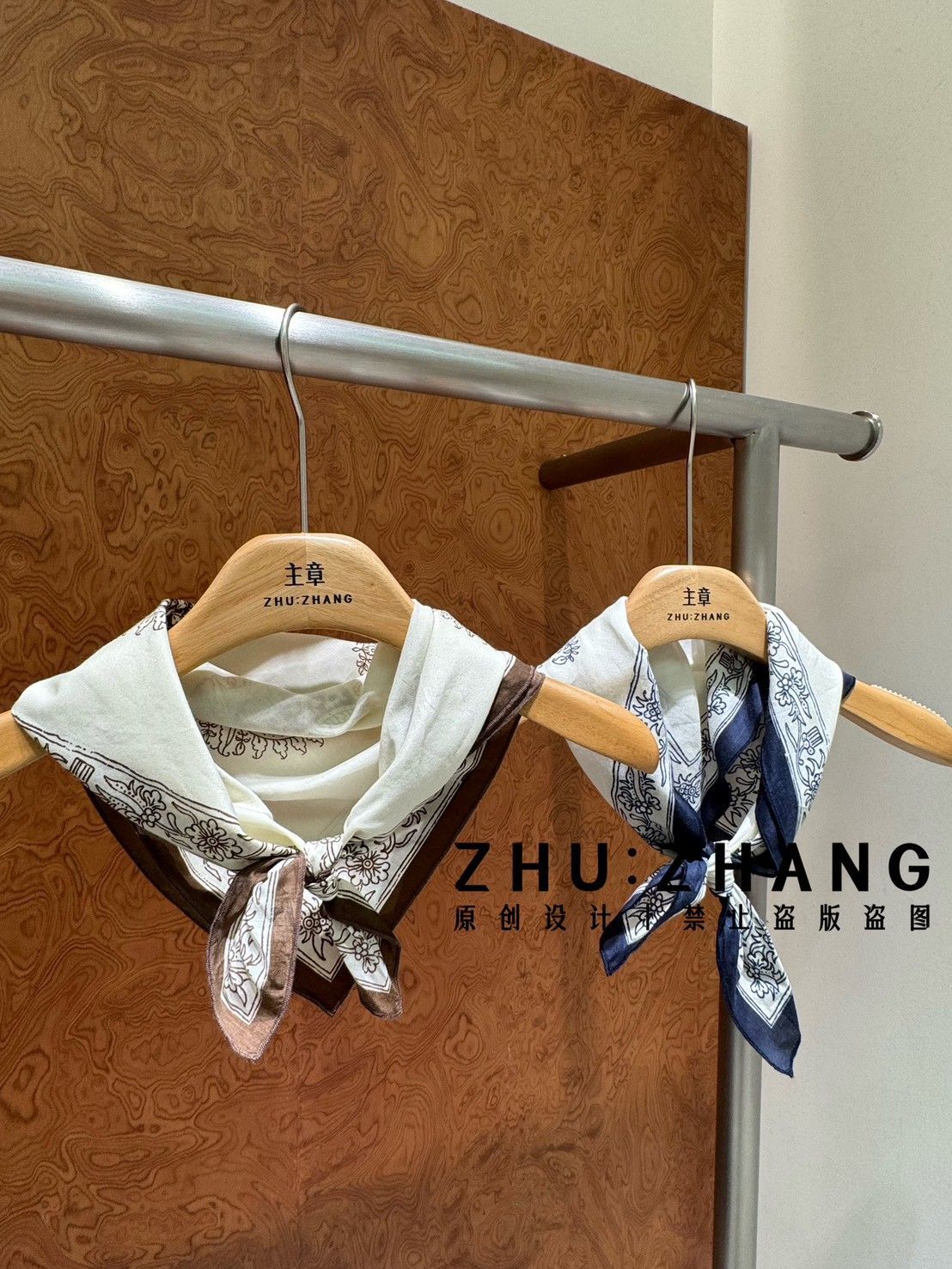 B072 復古花紋絲巾