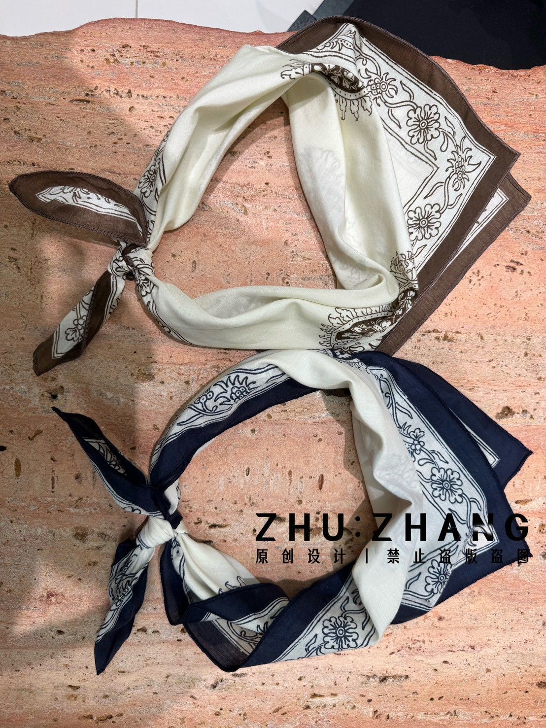 B072 復古花紋絲巾