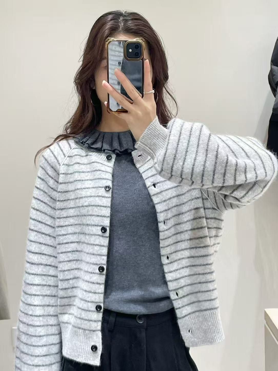 A017 條紋羊絨開襟上衣