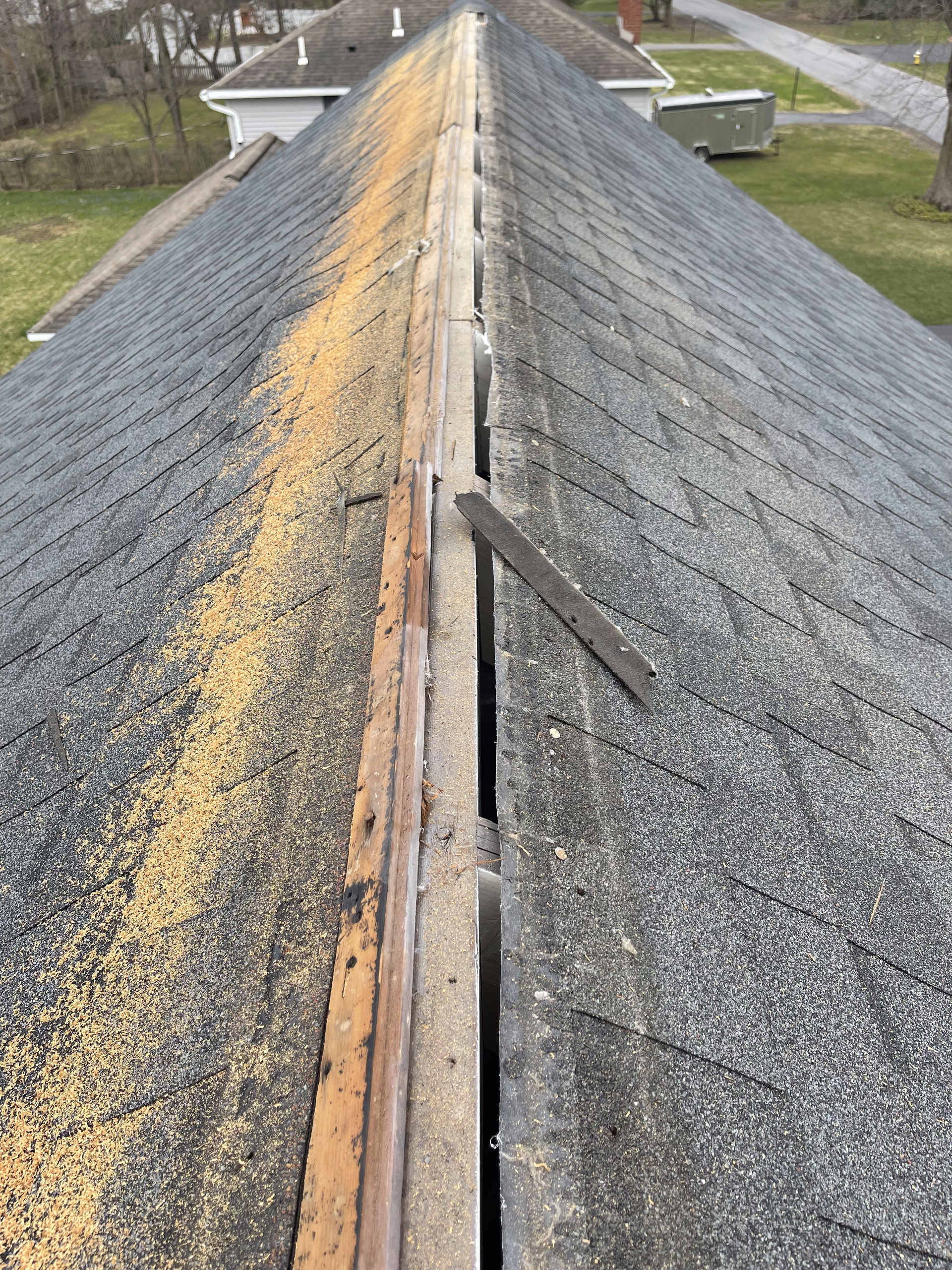 A roof with a gutter that is missing a piece of wood