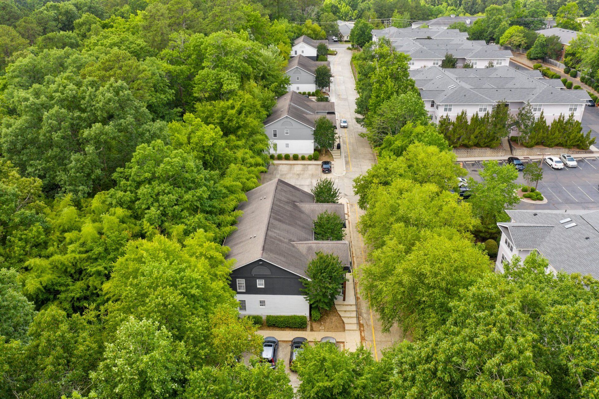 birds eye view of apartment and row