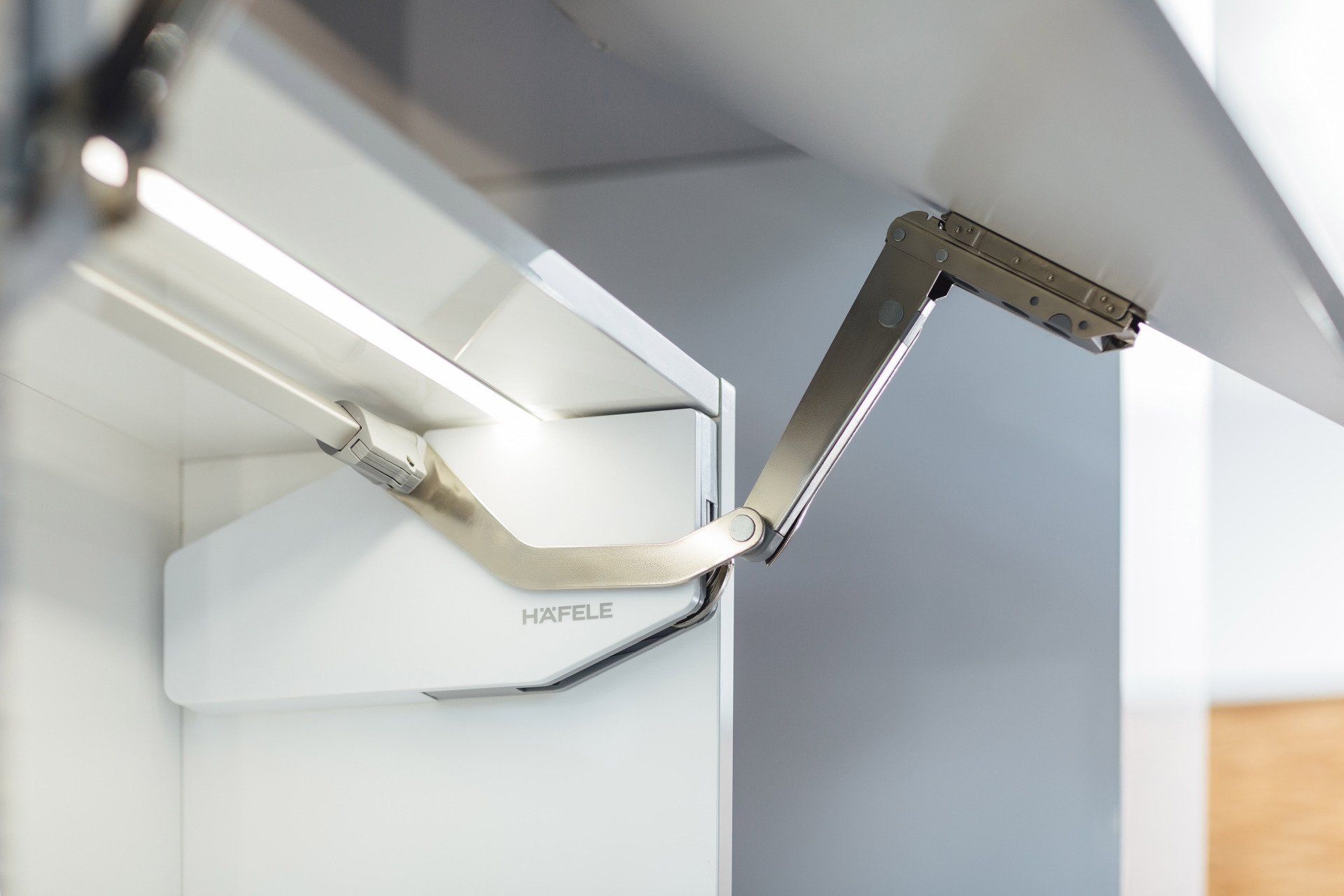 Free Swing Fitting — Kitchen Flat Packs  In Berrimah, NT