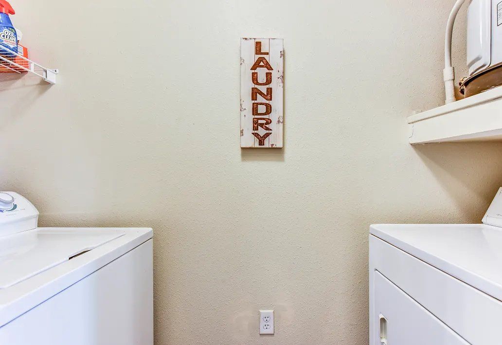 Washer/Dryer Room for 1b/1b