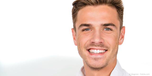 Zahnfarbene Füllungen für Schneide- und Eckzähne