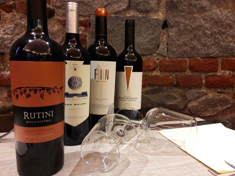 bottiglie di vino rosso