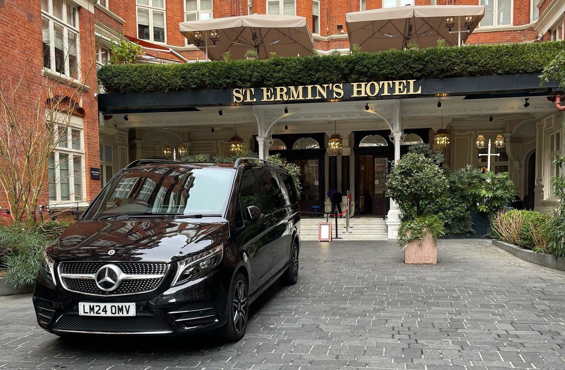 Mercedes, V Class, limousine, chauffeur, luxury car, London, hotel, St Ermin's