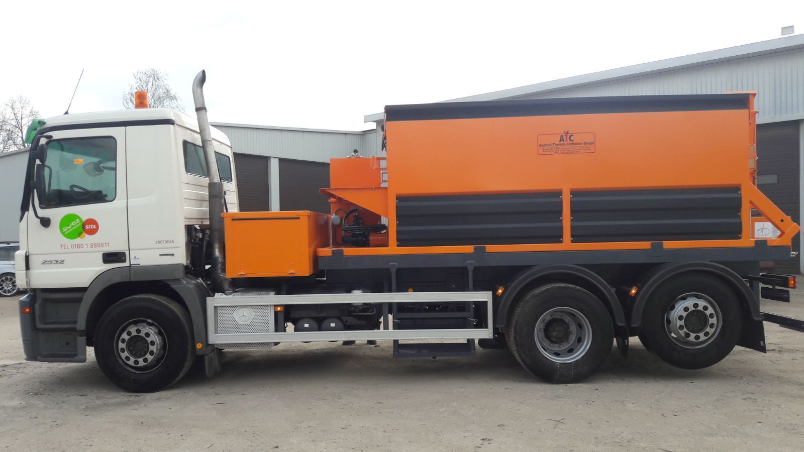 Asfalta termokonteineri, Mercedes Benz Actros, ceļa remonts, ceļa tehnika, noma, tehnikas noma