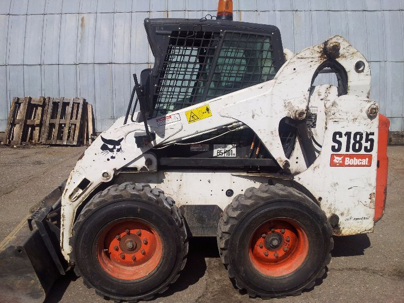 Kompaktiekrāvējs BOBCAT , BOBCAT