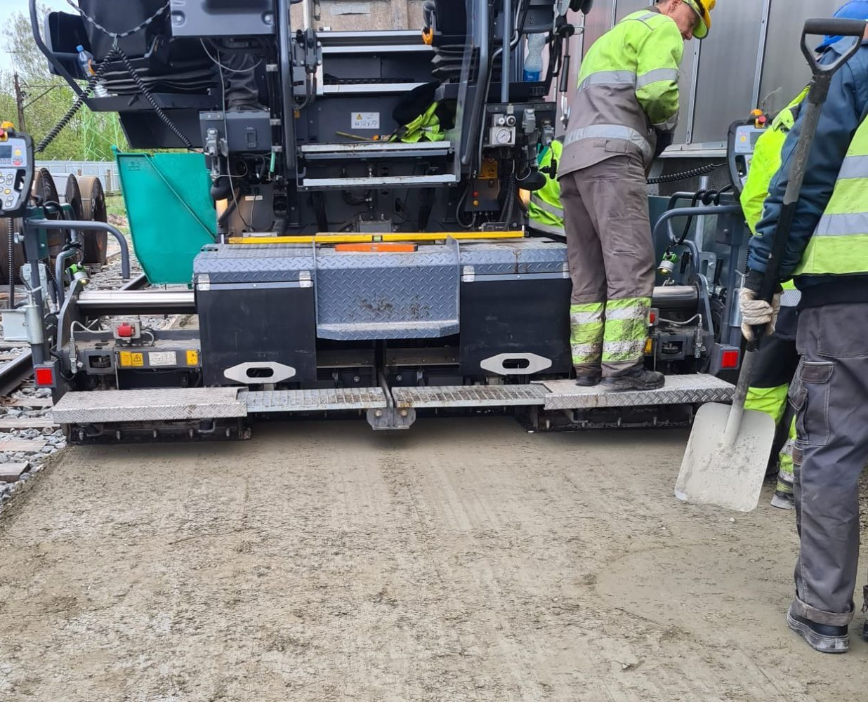 Ceļu būve un uzturēšana, ceļu tehnikas noma