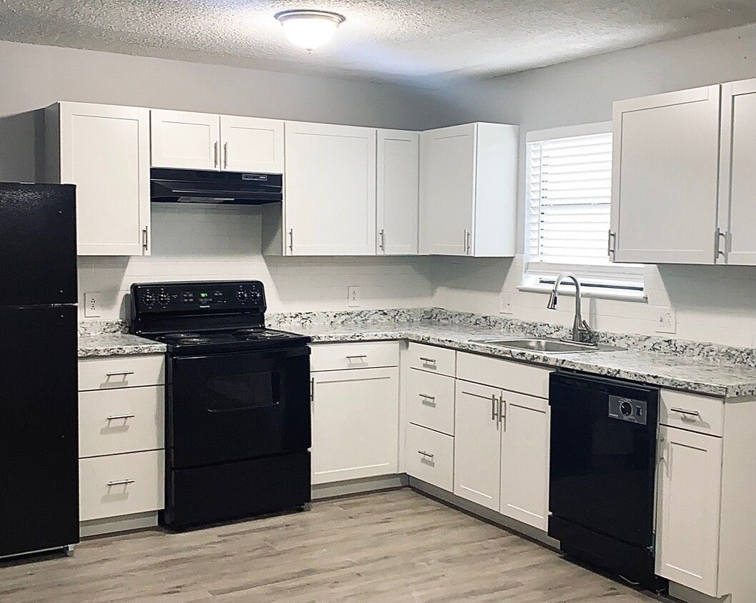 Kinsey Apartments - Kitchen with appliances 02