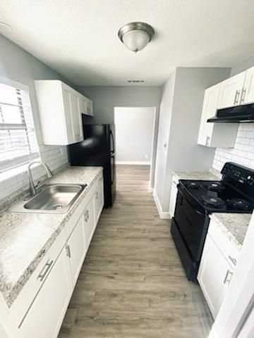 Kinsey Apartments - Kitchen with appliances