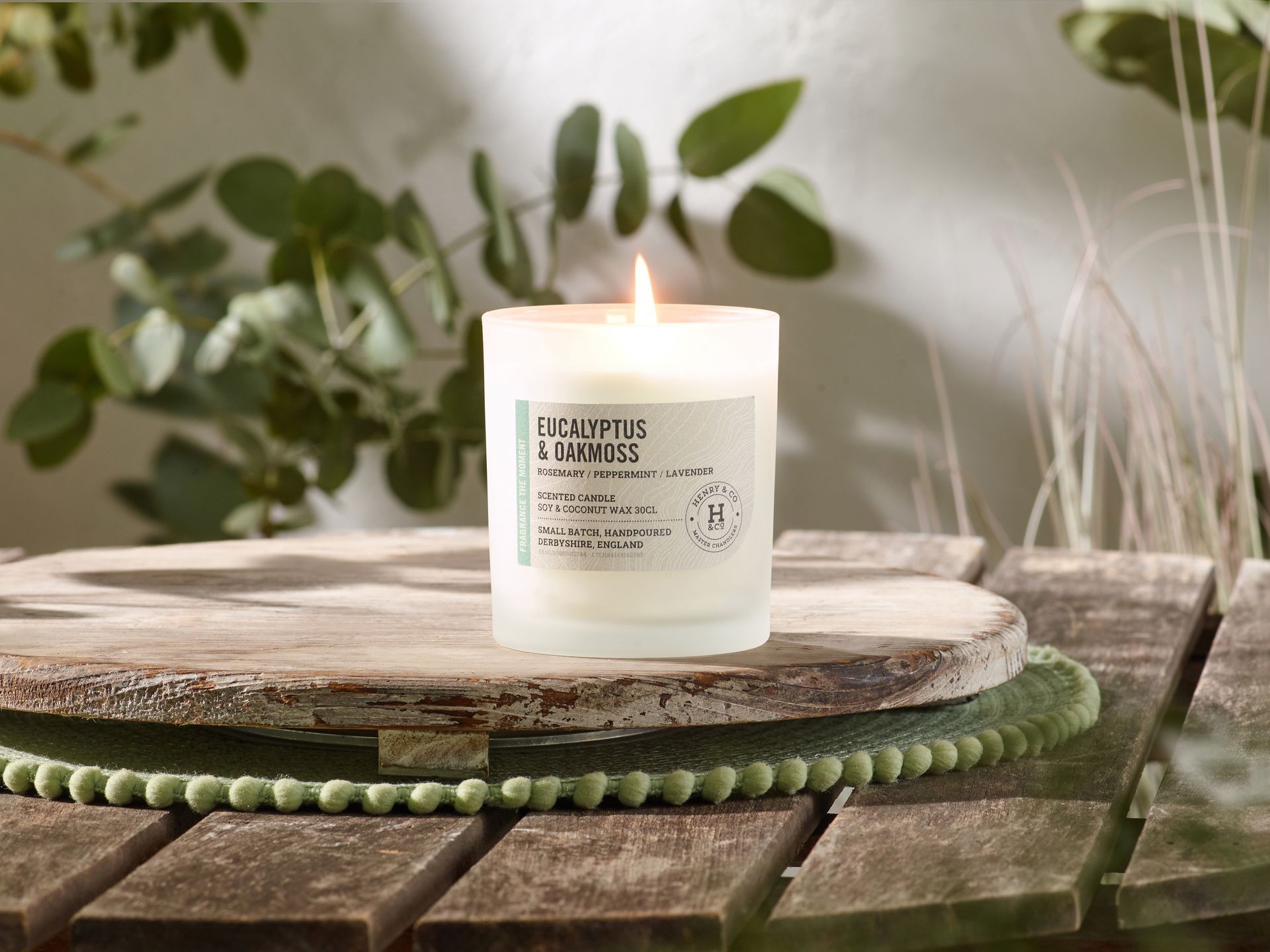 eucalyptus and oakmoss scented candle