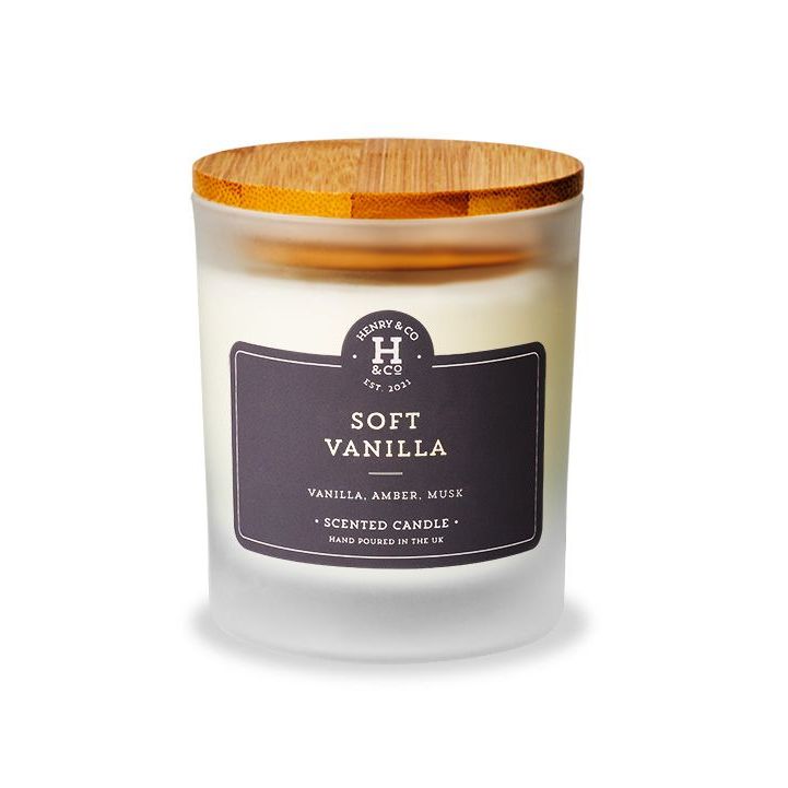 SOFT VANILLA SCENTED CANDLE