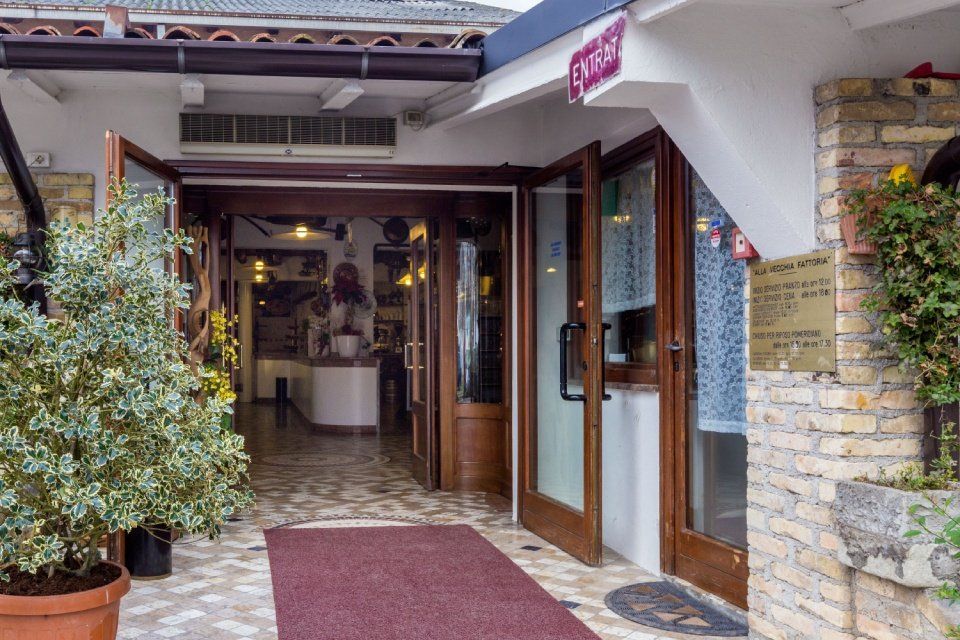 Porta d'entrata del ristorante