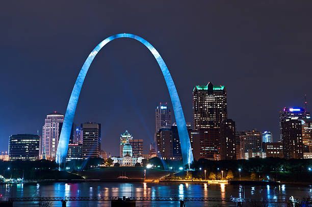 The st. louis arch lit up at night