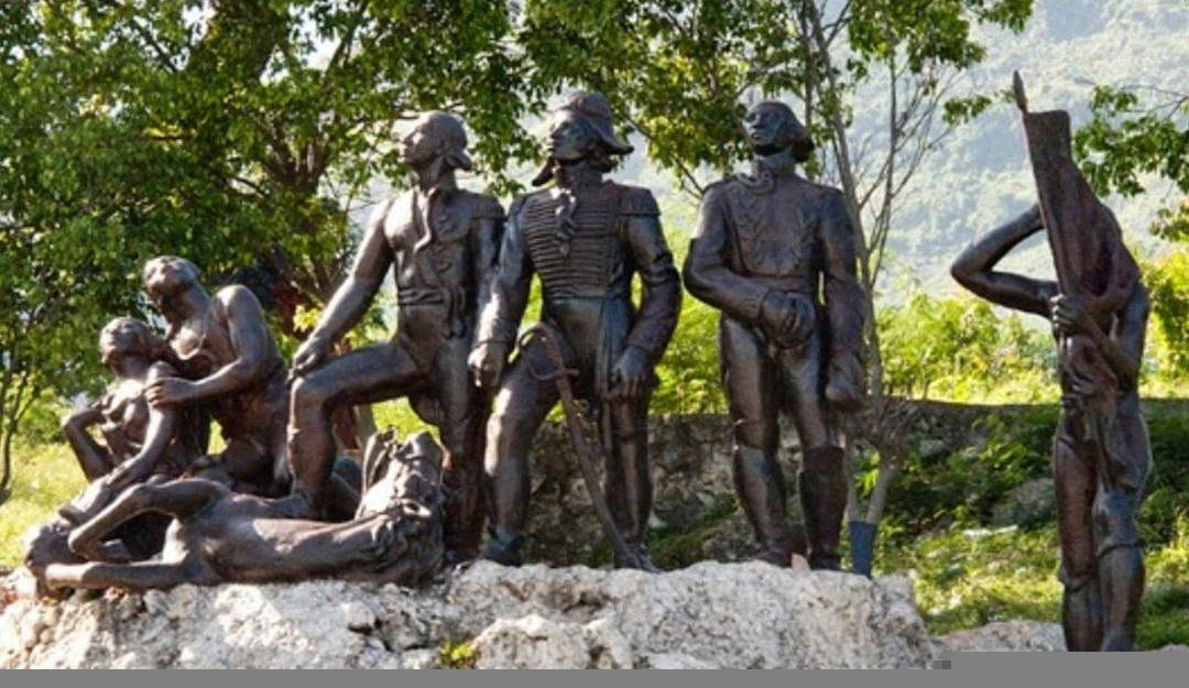 De nos jours, plusieurs monuments honorent les héros sacrifiés lors de cette bataille en Haïti. On retrouve également des hommages à ce triomphe en Amérique du Sud, comme la grande fresque présente au Vénézuela.