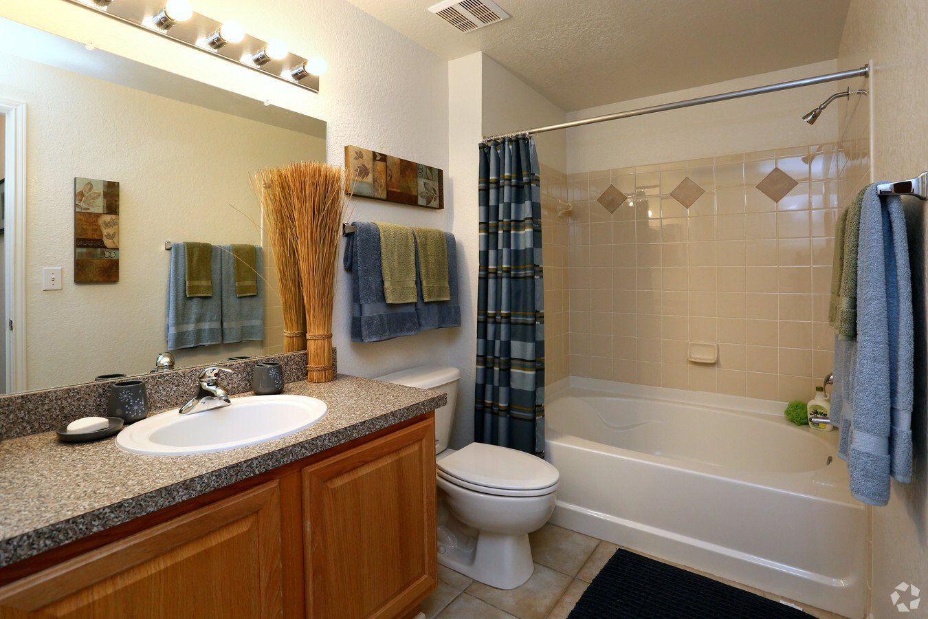 Twin oaks interior bathroom