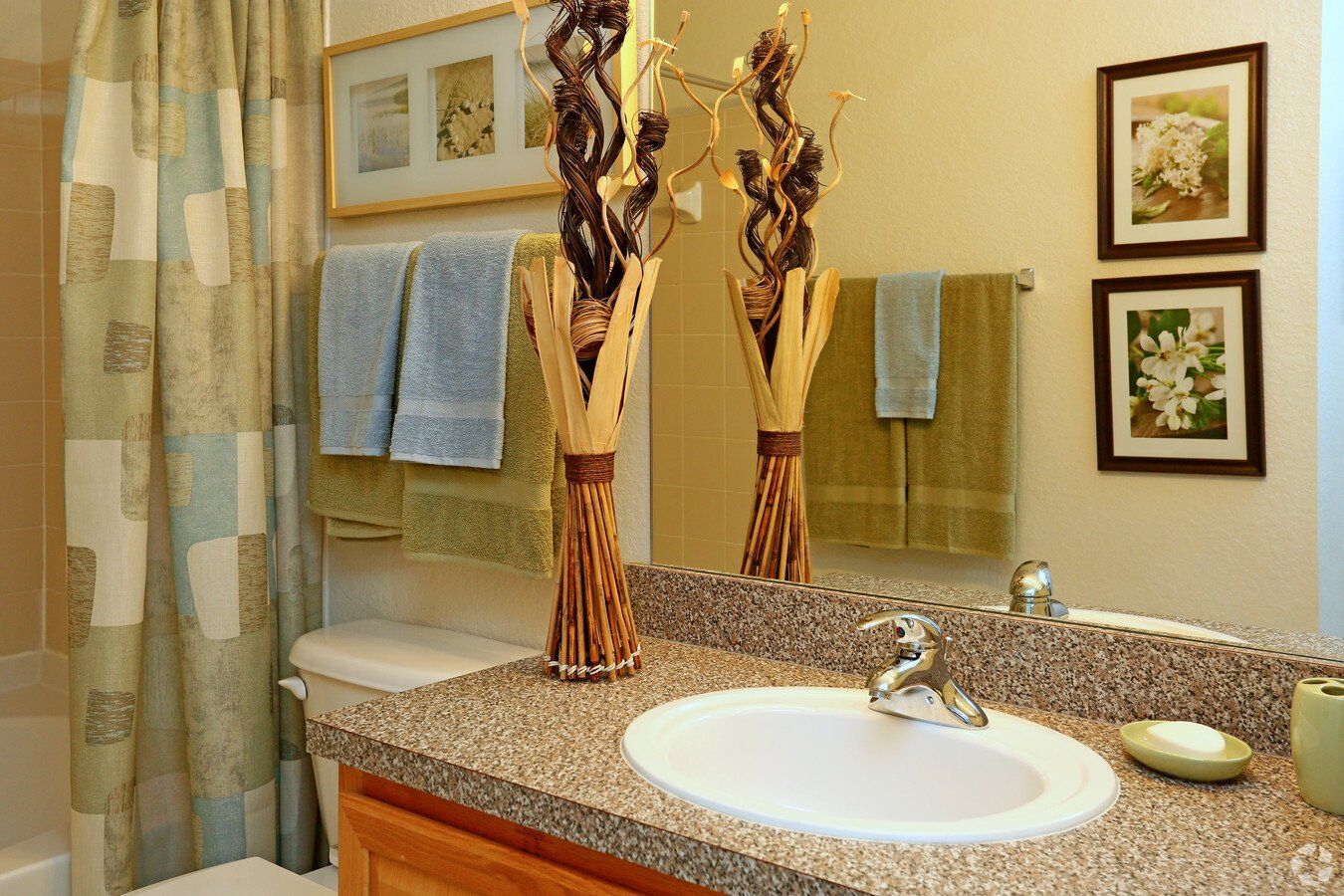 Twin oaks interior bathroom