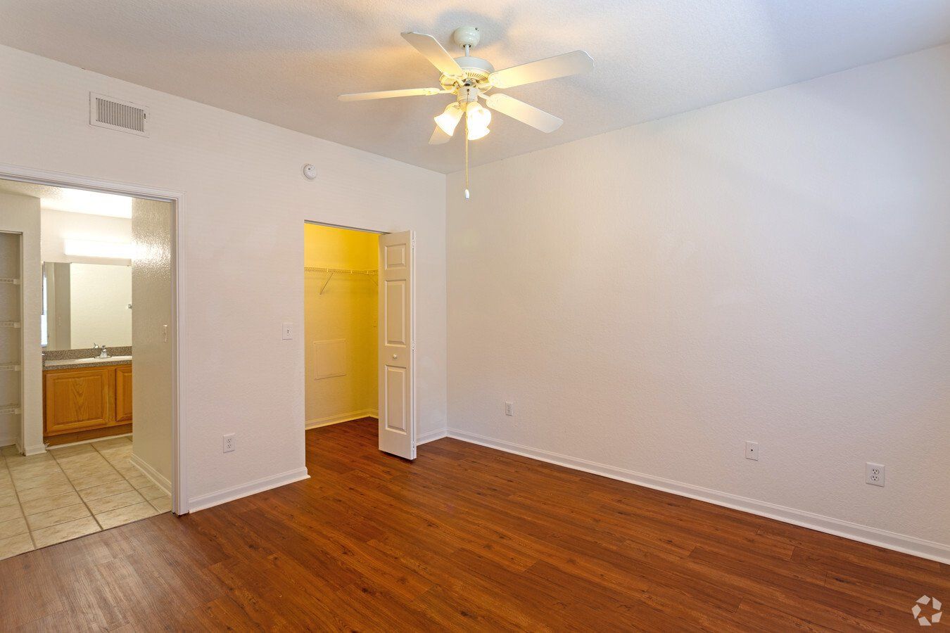 Twin Oaks interior bedroom