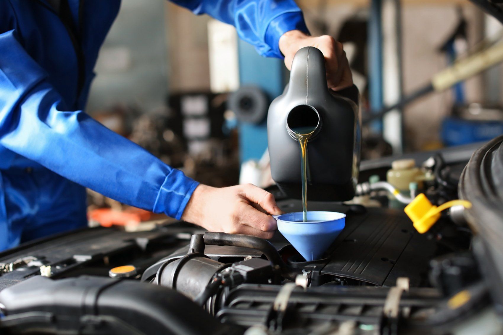 Auto Mechanic Replacing The Car's Oil Filter — NC-SC — Royster Oil Company