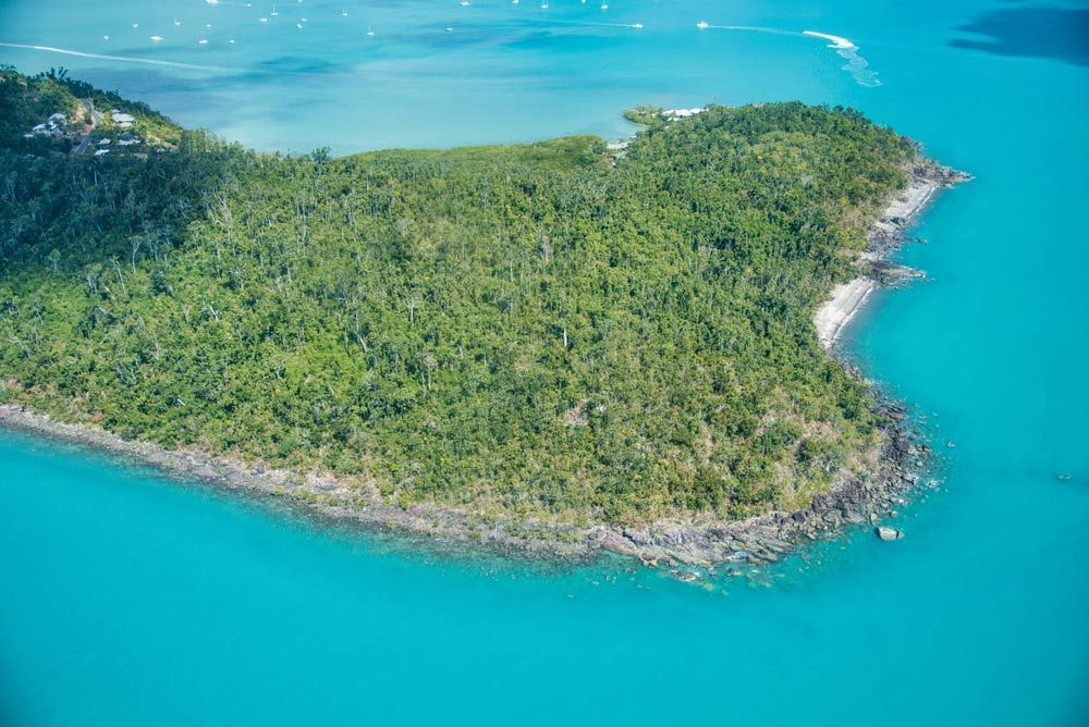 An Aerial View Of A Small Island In The Middle Of The Ocean — Dieselflash Whitsundays in Cannonvale, QLD