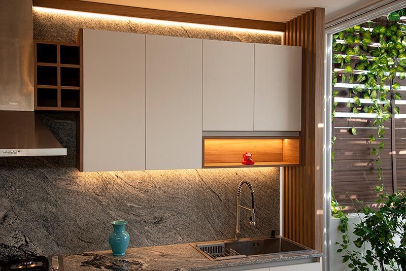 Closet madera fina personalizado con acabados de lujo