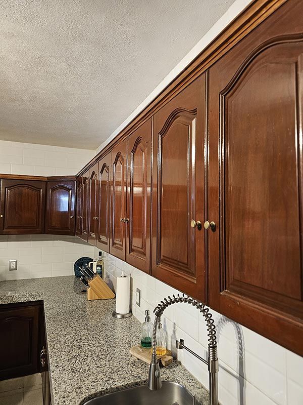 Instalación puertas ventanas madera sólida