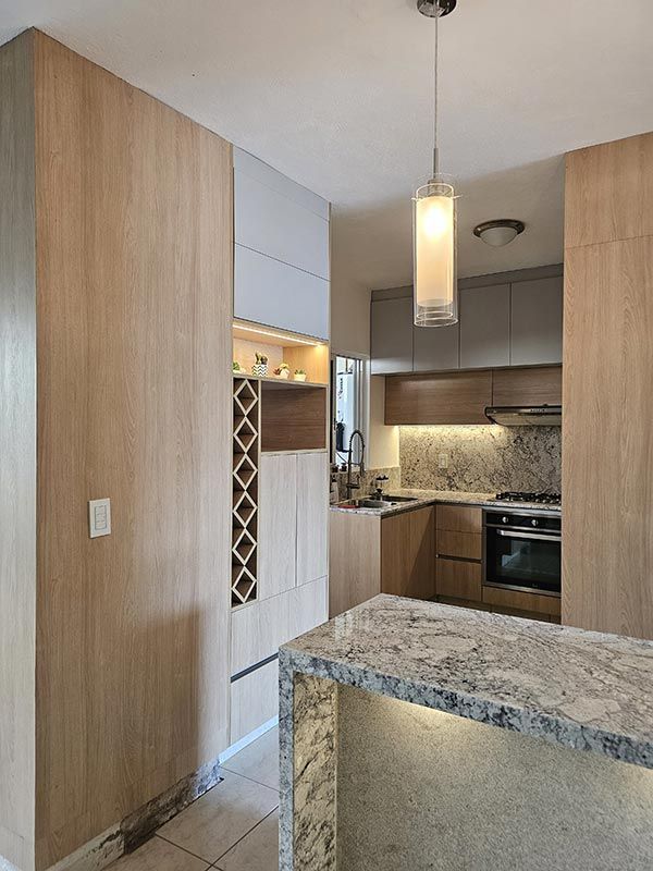 Cocina integral madera fina hecha medida diseño moderno