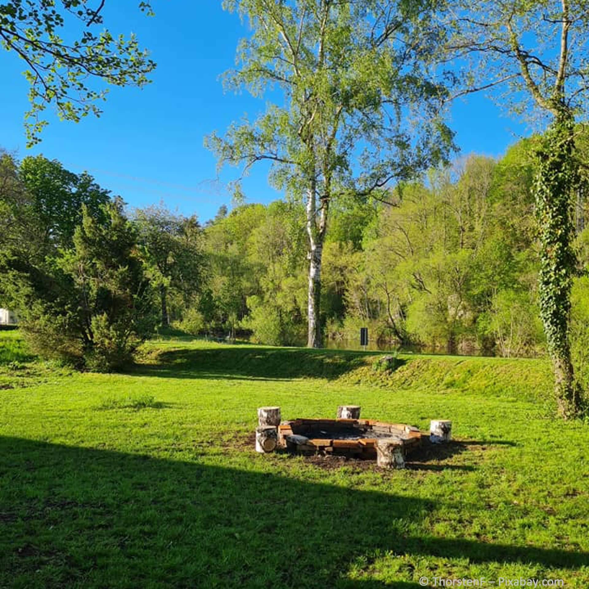 Liegewiese beim Biergarten des Gasthauses zur Au in Scheer an der Donau