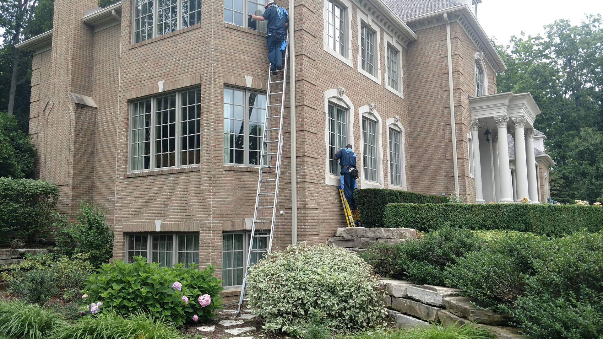 G&S property services performing work in Bloomfield, MI