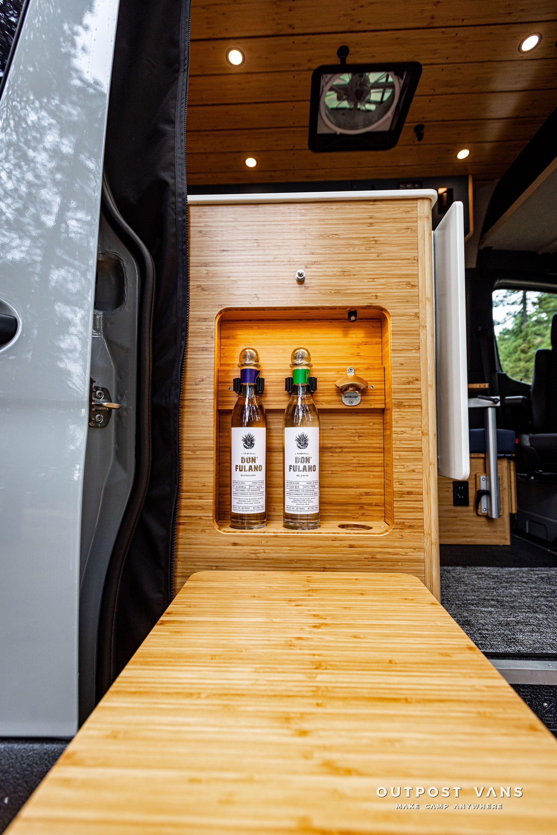 CAMPERVAN CUSTOM BUILT IN BAR